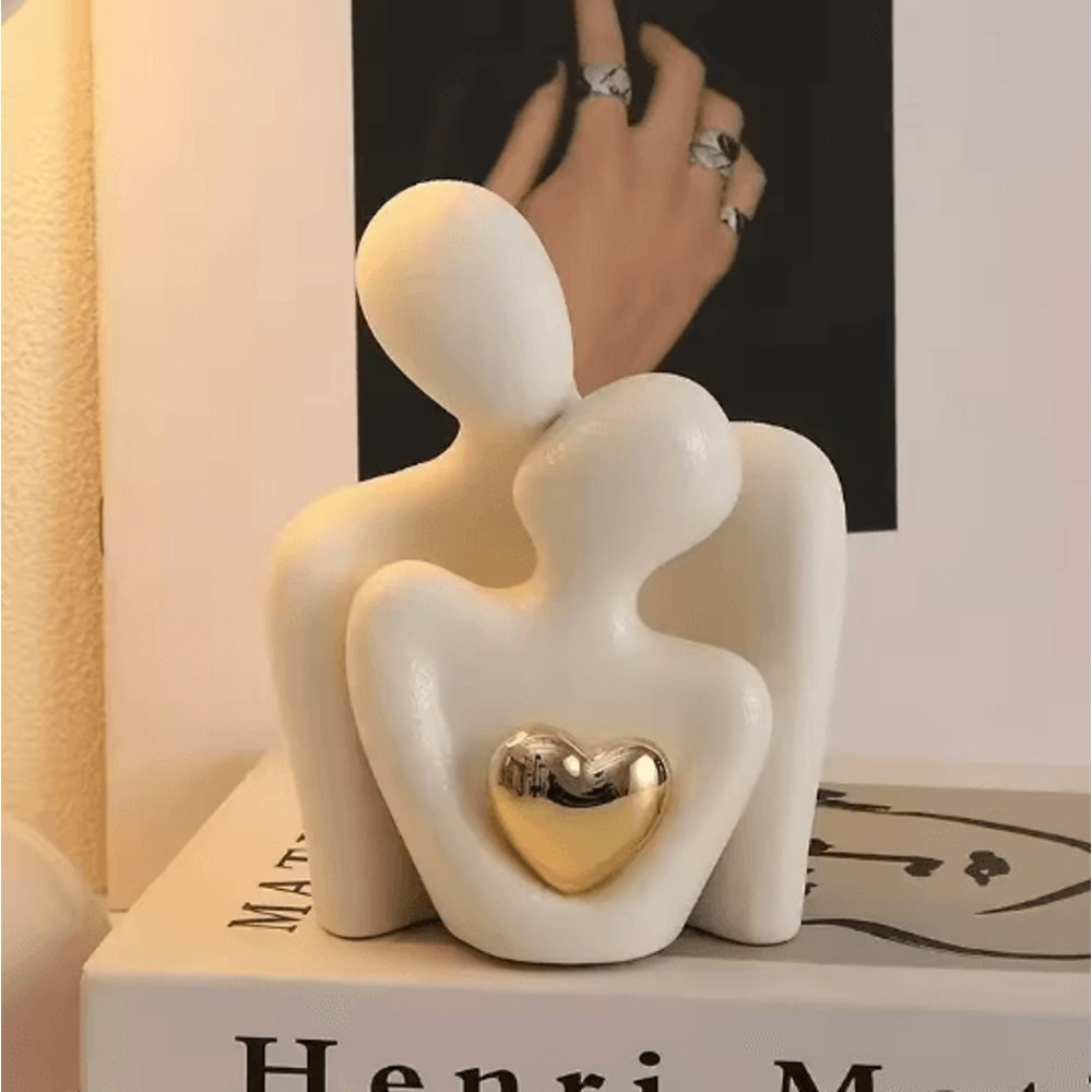 Romantic Couple Embrace Statue 0