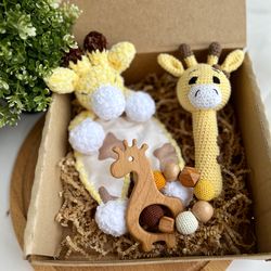 Giraffe baby gift set for expecting mom, Giraffe plush toy for pregnancy gift box.