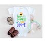 MR-309202314136-here-comes-the-son-onesie-newborn-boy-coming-home-outfit-image-1.jpg