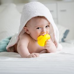 cute yellow rubber duck bath toy