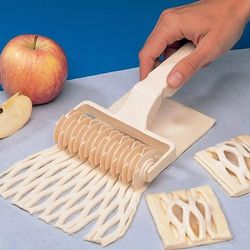 Lattice Pie Crust Cutter With Roller