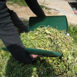 leaf grabber hands for raking up leaves