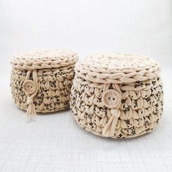 set of 2 knitted storage baskets made of knitted yarn