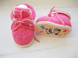 booties with a raccoon, baby booties, baby shoes, knitted shoes, shoes for a newborn