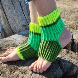 wool-free striped socks, ankle warmers, athletic yoga socks, flip flop socks, grip socks