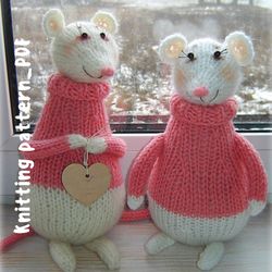 toy knitting pattern, toy mice in love valentine's, animal knit pattern mouse