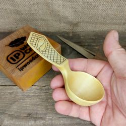 handmade wooden coffee scoop from maple wood for ground coffee or coffee beans, measuring spoon, tea scoop