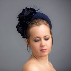 navy blue fascinator headband inspired by wonderful kate middleton. wedding guest halo hat. floral halo headpiece. halo headdress.