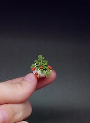 dollhouse miniature strawberries in a white pot 1:12, realistic doll miniature, strawberry in a doll pot, doll garden, doll berries, doll plants in a pot