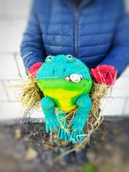 emerald green frog amigurumi. life size goliath frog. animal big toad. giant frog figurine crochet. floppy feet toad.