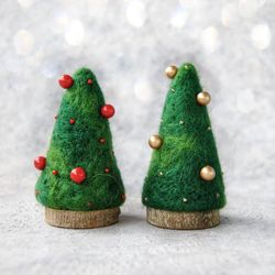 needle felted christmas tree ornaments/felt trees miniatures/christmas trees set