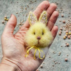 needle felted bunny brooch/felted rabbit pin/yellow bunny/bunny jewelry/bunny pin