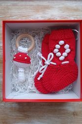 gift box for pregnant women consists of rattle mushroom and socks for baby 3-6 month, expecting mom gift