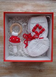 pregnant women gift box includes rattles mushroom and baby socks 3-6 month