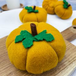 felt pumpkins, felt food, pumpkin ornament, fake food, pumpkin decor, pretend play kitchen, montessori toys, felt toys