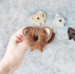 needle felted cat brooch/felt animal brooch/tiny cats