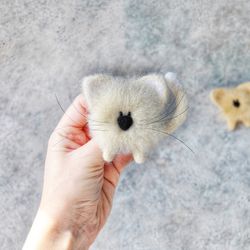 white cat brooch/needle felted cat/felt white cat/kitten jewellery