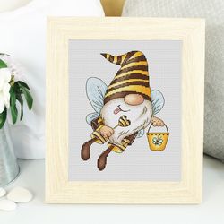 bee gnome cross stitch pattern pdf, gnome cross stitch, bee cross stitch, summer gnome, funny cross stitch