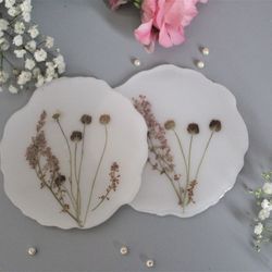 set of 2 coasters with clover, white coaster with dried flowers, plant mom gift,  gift for mom