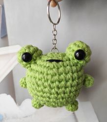 crochet keychain frog, kawaii plush frog, green frog