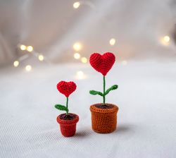 miniature red heart in pot, crochet heart flower potted, cheer up gift, mini plant for dollhouse or diorama scale 1/12