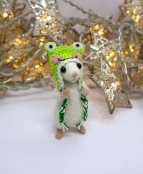 needle felted mouse in a frog hat