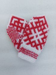 children's hand-knitted wool mittens are very warm with a pattern