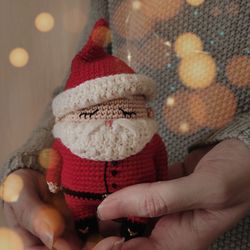 pattern st nicholaus ornament toy. easy pdf tutorial for diy amigurumi xmas decor. leftover yarn project