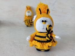 amigurumi bee, knitted cute bee, miniature bee, gift bee