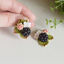 blackberry earrings. berry earrings. polymer clay jewelry. blossom jewelry. fruit earrings. berry jewelry. botanical