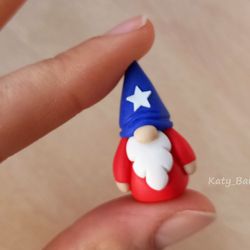 usa gnome / 4th of july gift / american flag little gnome figurine / dollhouse gnome / tiny clay gnome /