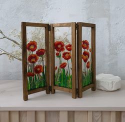 folding table top screen/divider, wood frame and stained glass imitation. red poppies