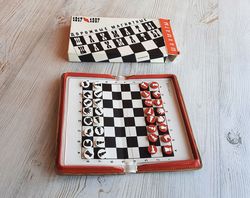 Vintage 1960s Magnetic Chess Game
