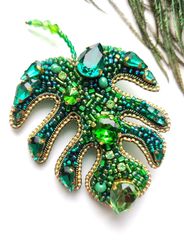 beaded brooch, leaf pin, monstera brooch, green brooch, pin, bee brooch, bug brooch, insects, madam toto, gift for her