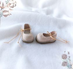 paola reina shoes pale pink color, shoe for 13 inch dolls, handmade shoes for paola reina, genuine leather doll footwear