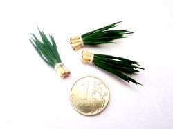 dollhouse miniature 1:12 green onions, a bunch of onion (1 bunch)