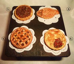 dollhouse miniature 1:12 pie, meat pie and pastries