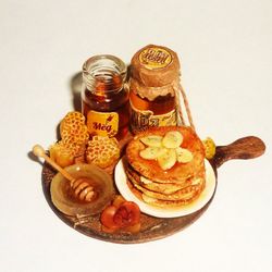 dollhouse miniature 1:12 honey fritters with honey and bananas, jars of honey