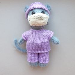 doctor mouse knitting pattern. amigurumi toy tutorial.