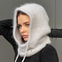 knitted women's hood made of mink down