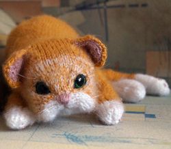 knitted realistic cat, knitted kitty, fluffy cat