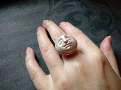 moon ring, face ring, moon goddess ring, halloween ring, witchy moon ring, samhein ring, pearl color ring. head ring.