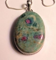 stunning 925 sterling silver ruby fuchsite necklace