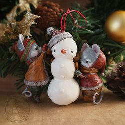 christmas ornaments mice molding a snowman. christmas tree decoration