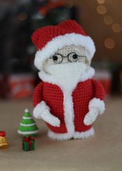 crochet pattern santa claus little amigurumi mini gnome doll diy tutorial nesting christmas new year gift idea matryoshk