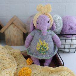 elephant knitting pattern. stuffed knitted doll. knitted animal pattern