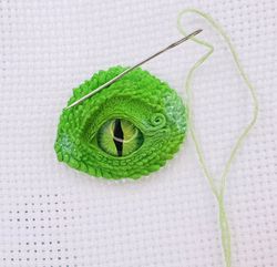 magnet needle minder green dragon eye for cross stitch, cover minder magnetic sewing dragon polymer clay by annealart