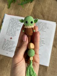 crochet pattern bookmark yoda