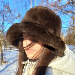 brown faux fur mouton bucket hat. warm fluffy bucket hat. cute winter hat. fuzzy brown hat. fur hat in chocolate color.