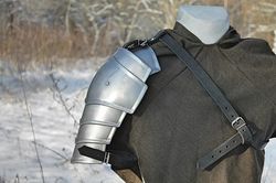 steel pauldron - single pauldron - pauldron - larp armor - larp pauldron - shoulder armor - cosplay shoulder armour